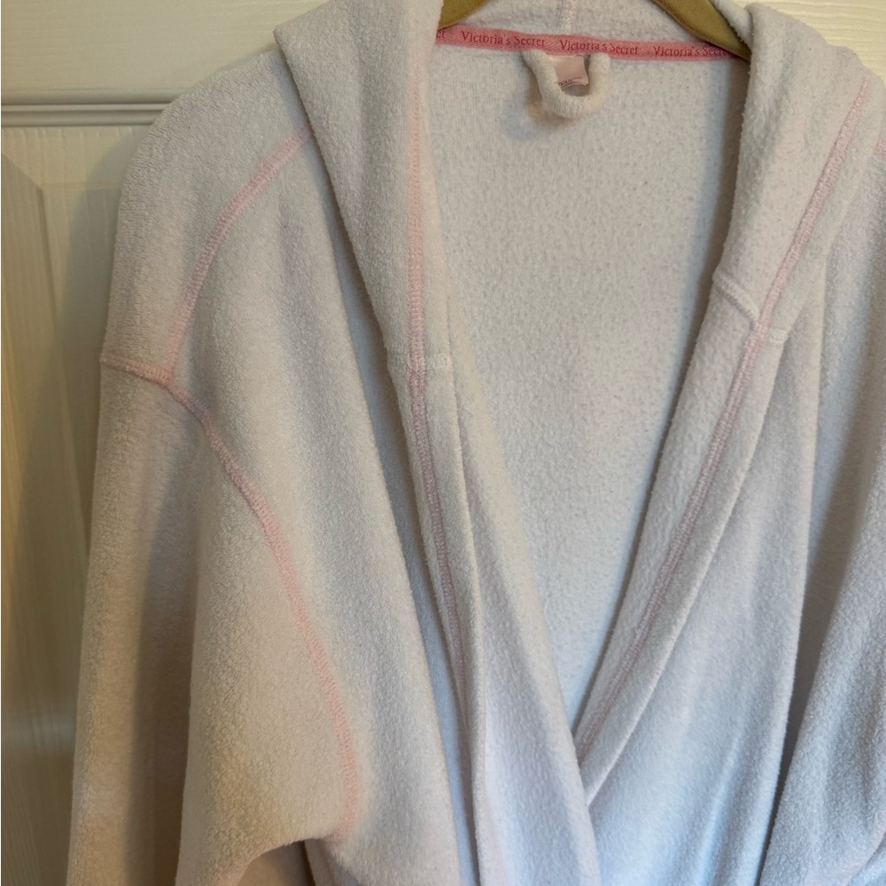 VINTAGE Victoria’s Secret Robe - Picture 2 of 5